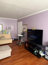 1084 E Main St in Stamford, CT - Building Photo - Building Photo