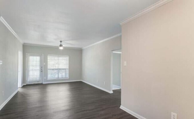 8787 Woodway Dr in Houston, TX - Building Photo - Building Photo