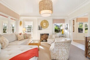 357 Seabreeze Ave in Palm Beach, FL - Building Photo