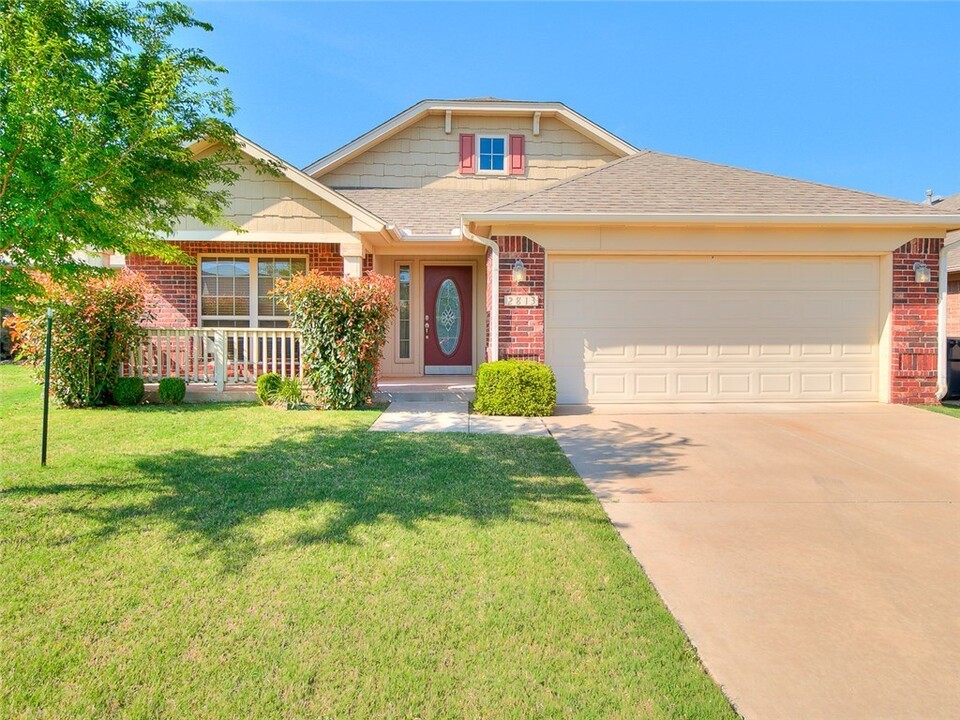 2813 NW 182nd St in Edmond, OK - Foto de edificio