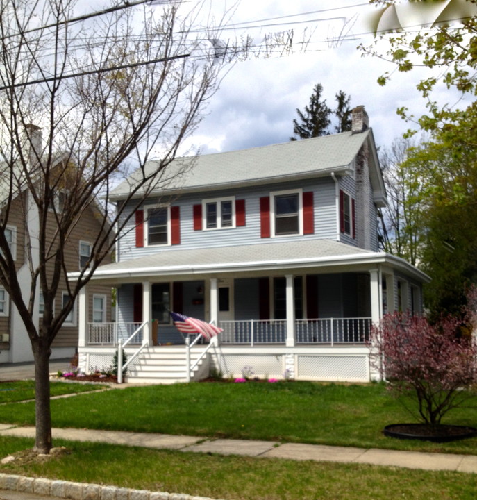 18 Dayton Rd in Morris Plains, NJ - Building Photo