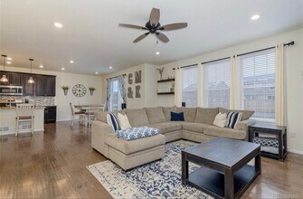 10474 Evansville St in Parker, CO - Foto de edificio - Building Photo