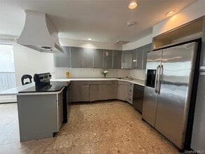 73 Railroad St in Greenlawn, NY - Building Photo - Building Photo