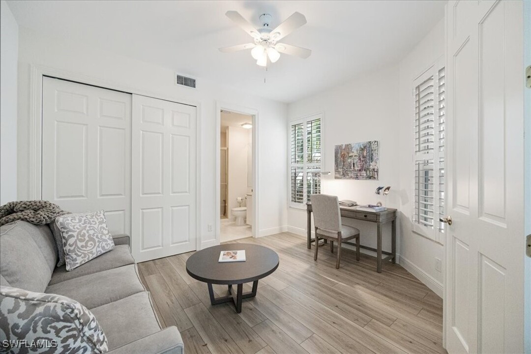 233 Colonade Cir in Naples, FL - Building Photo