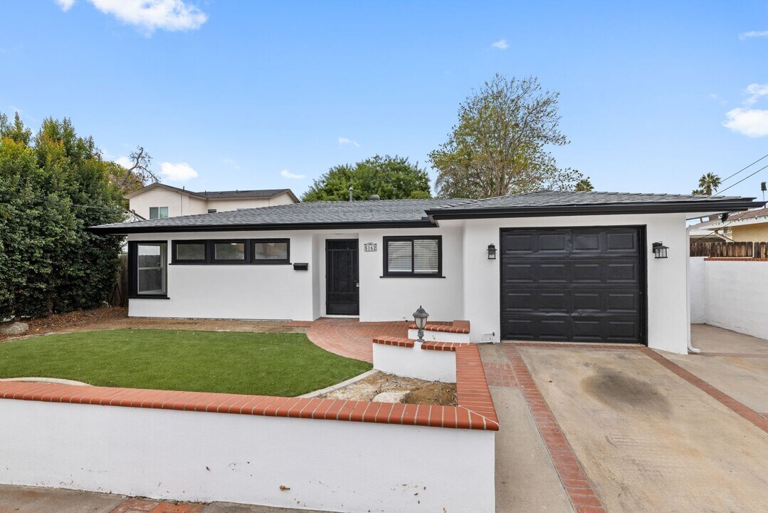 5162-5166 Ewing St in San Diego, CA - Building Photo