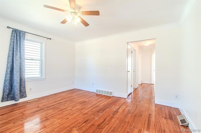 1216 E George Ave in Hazel Park, MI - Building Photo - Building Photo