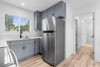 2300 E Commonwealth Ave, Unit 11 in Fullerton, CA - Building Photo - Building Photo