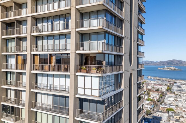 999 Green St, Unit 2104 in San Francisco, CA - Building Photo - Building Photo