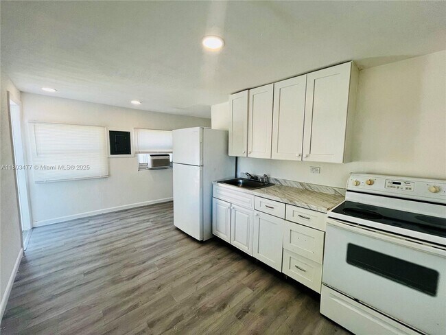 property at 1927 Windsor Ave