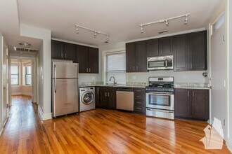2235 W Wilson Ave, Unit 3 in Chicago, IL - Foto de edificio - Building Photo