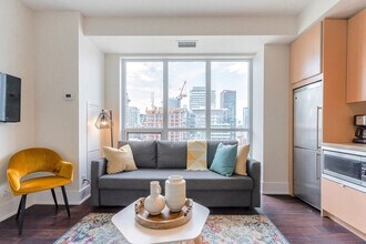 315 Front St W, Unit SI ID1377122P in Toronto, ON - Building Photo - Building Photo