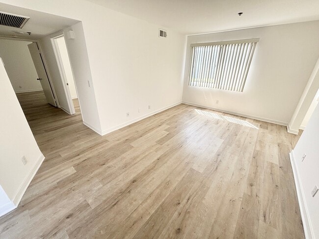 555 Oak St, Unit 301