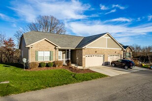 Woodridge Villas in Aliquippa, PA - Building Photo