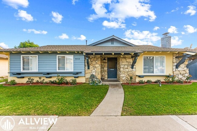 7572 Amazon Dr in Huntington Beach, CA - Building Photo - Building Photo