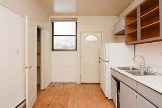 730 W Roscoe St, Unit A05C in Chicago, IL - Foto de edificio - Building Photo