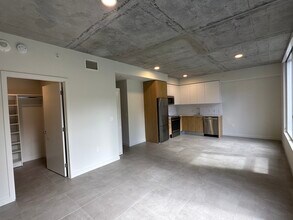 340 NW 32nd St, Unit S3 in Miami, FL - Building Photo - Building Photo