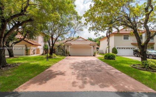 10387 NW 43rd Terrace in Doral, FL - Building Photo