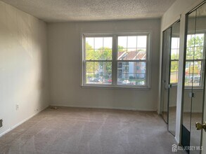 17 Voscek Ct in Lawrence Township, NJ - Building Photo - Building Photo