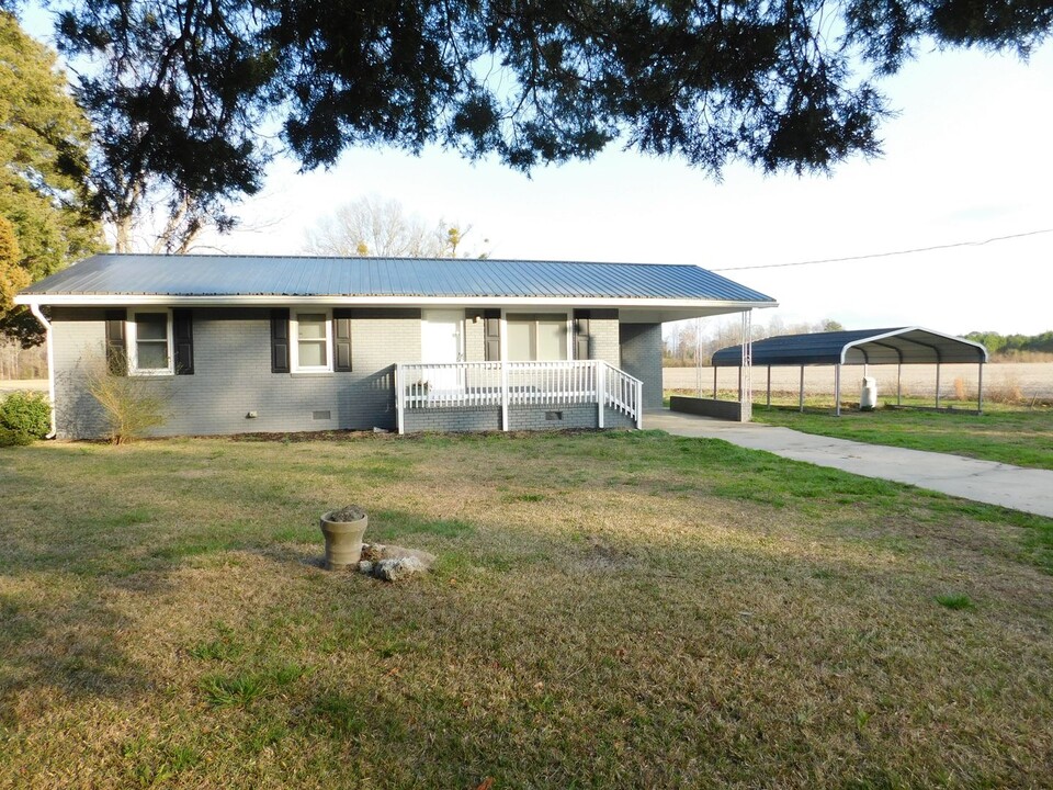 1718 Wintergreen Rd in Cove City, NC - Building Photo