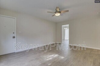 1030 Carriage Dr in Aiken, SC - Foto de edificio - Building Photo