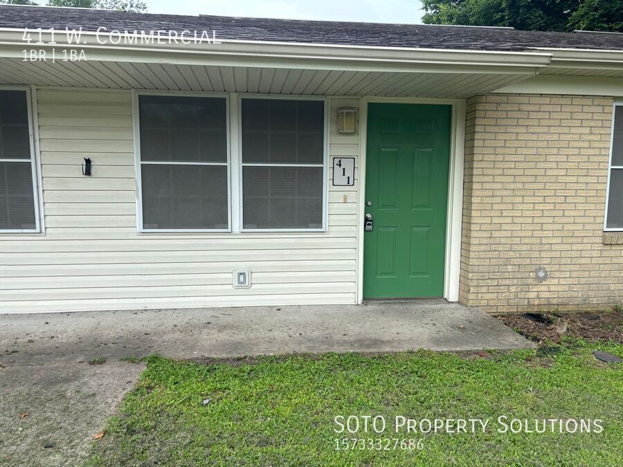 411 W Commercial St in Charleston, MO - Building Photo