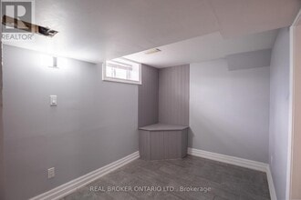 32 Grove St W in Barrie, ON - Building Photo - Building Photo