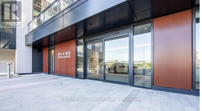 3071 Trafalgar Rd in Oakville, ON - Building Photo - Building Photo