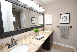 13507 White Cliff Dr in Houston, TX - Foto de edificio - Building Photo