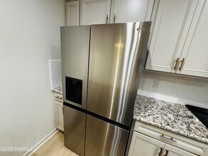 101 Foster Grove Drive in Youngsville, LA - Foto de edificio - Building Photo