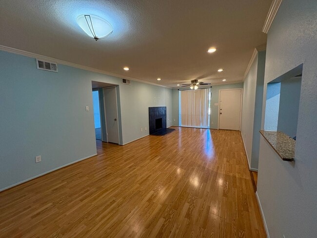 4635 Wild Indigo St in Houston, TX - Building Photo - Building Photo