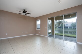 10809 Alvara Way in Bonita Springs, FL - Foto de edificio - Building Photo