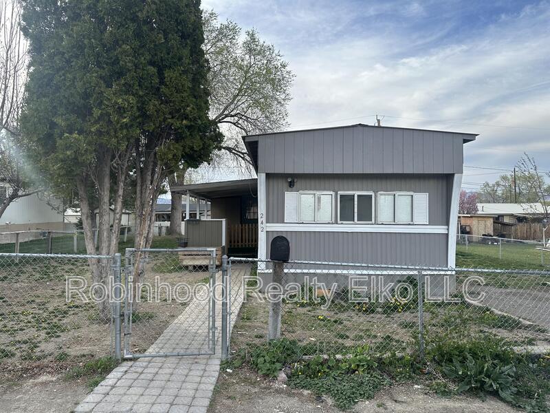 242 Adams St in Elko, NV - Building Photo