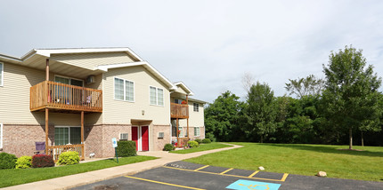 BURTON RIDGE in Beloit, WI - Building Photo - Building Photo