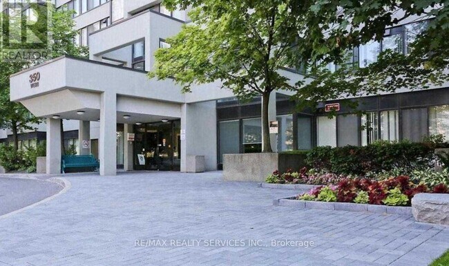 350 Webb Dr in Mississauga, ON - Building Photo - Building Photo