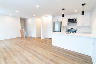 142 Young St in Ottawa, ON - Building Photo - Building Photo