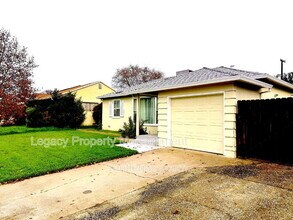 5657 Bonniemae Way in Sacramento, CA - Building Photo - Building Photo