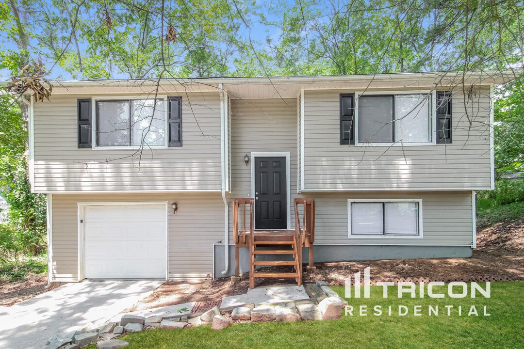 3946 McGill Dr in Decatur, GA - Building Photo