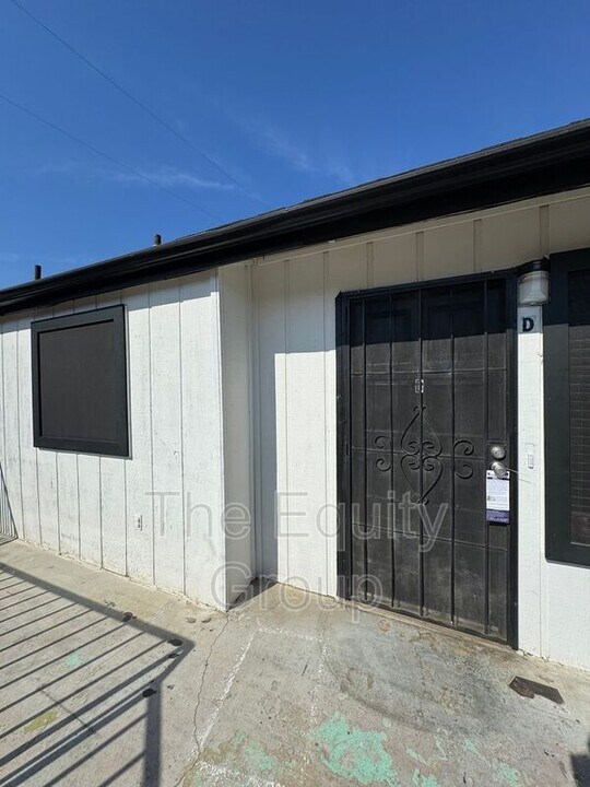 415 N West St in Visalia, CA - Foto de edificio