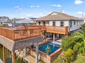 5 S Sandpiper in La Marque, TX - Building Photo