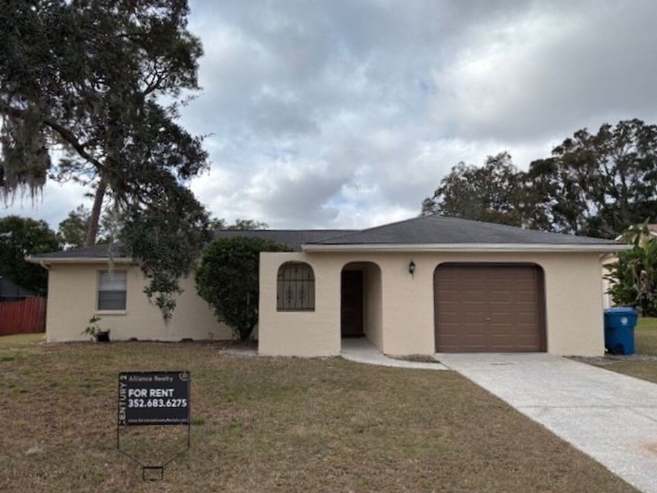 1165 Desmond Ave in Spring Hill, FL - Building Photo