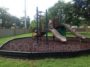 1015 Griffin Rd in Lakeland, FL - Building Photo - Building Photo