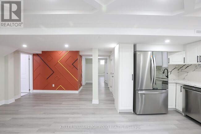 99 Hurst Dr in Ajax, ON - Building Photo - Building Photo