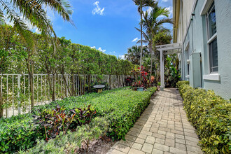 1120 Ocean Terrace in Delray Beach, FL - Foto de edificio - Building Photo