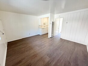 16634 Eucalyptus Ave-Unit -11634 in Bellflower, CA - Building Photo - Building Photo