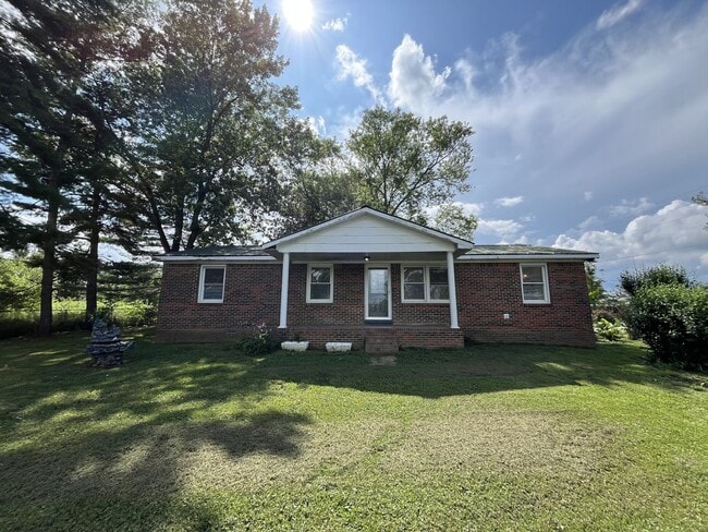 481 McQuade Cir in McMinnville, TN - Building Photo - Building Photo