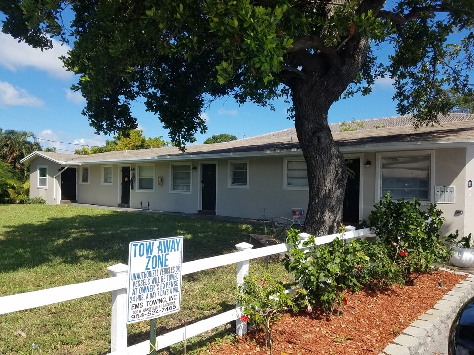1401 Holly Heights Dr, Unit 1 in Fort Lauderdale, FL - Foto de edificio