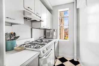 299 W 12th St in New York, NY - Building Photo - Building Photo