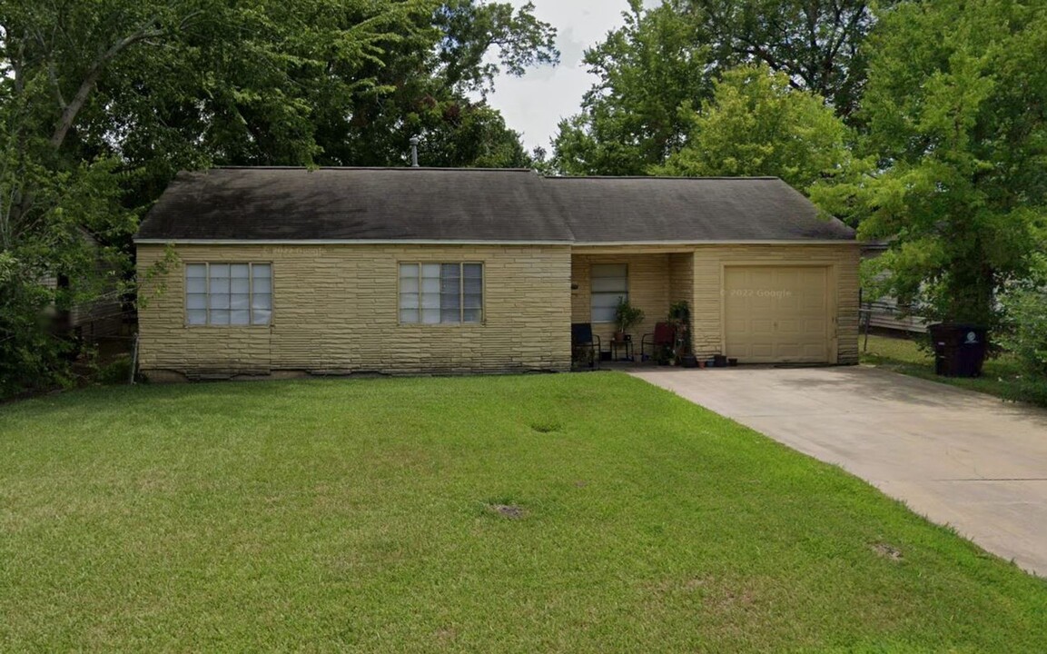 4322 Groton Dr in Houston, TX - Building Photo