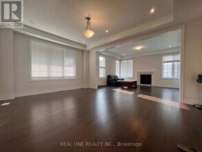 2 Kenneth Rogers Cres in East Gwillimbury, ON - Building Photo - Building Photo