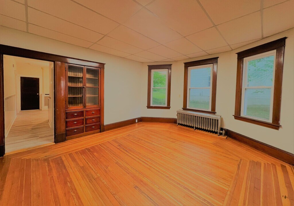 29-31 Abbott St in Pittsfield, MA - Building Photo
